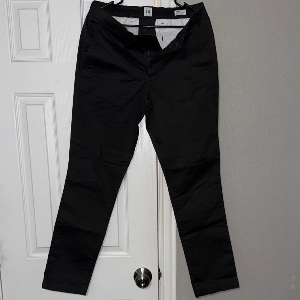 GAP Men's Classic Black Chinos